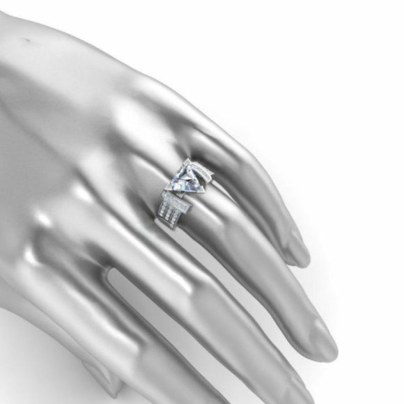 Luxury 925 Silver Trillion Cut White Sapphire Ring - Picture 4 of 4